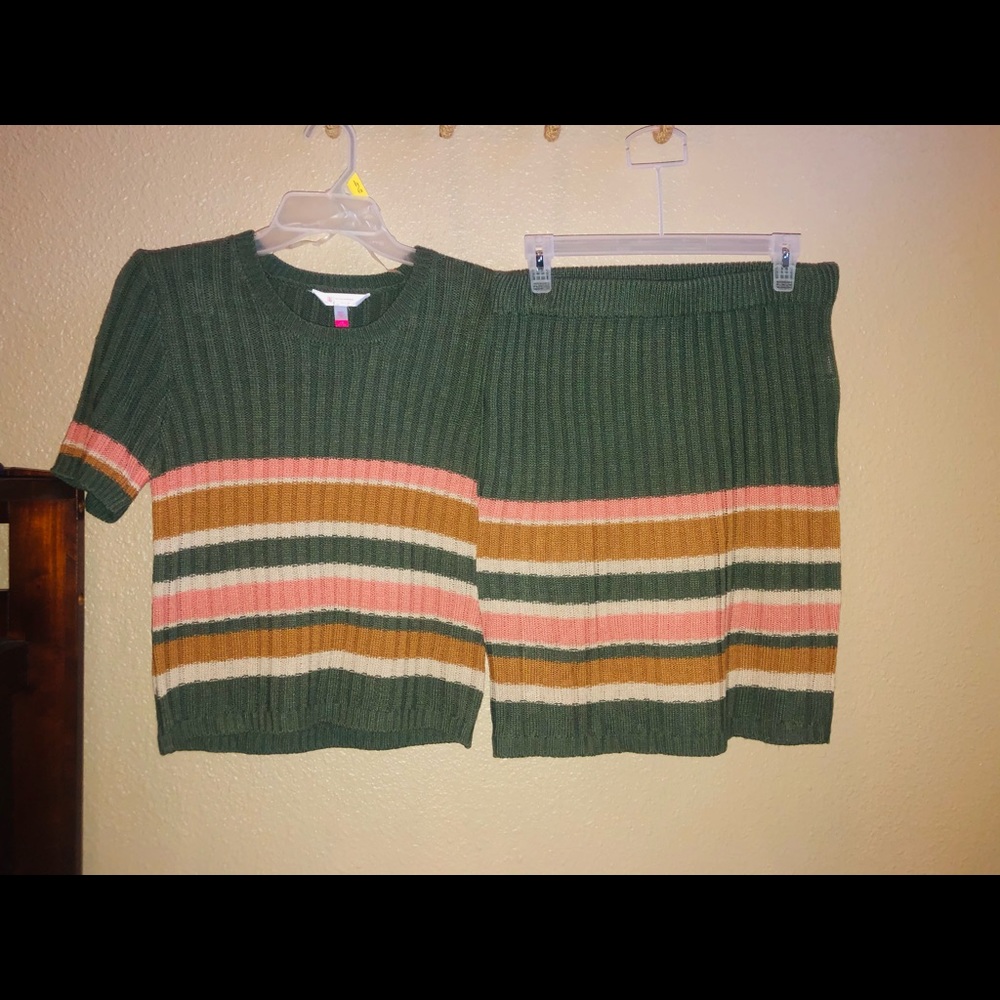 NWT Sweater & Skirt Set! Large - Picture 4 of 5